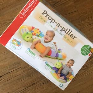 Infantino prop-a-pillar